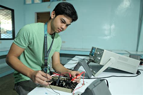 Bachelor of Engineering Technology major in Computer .